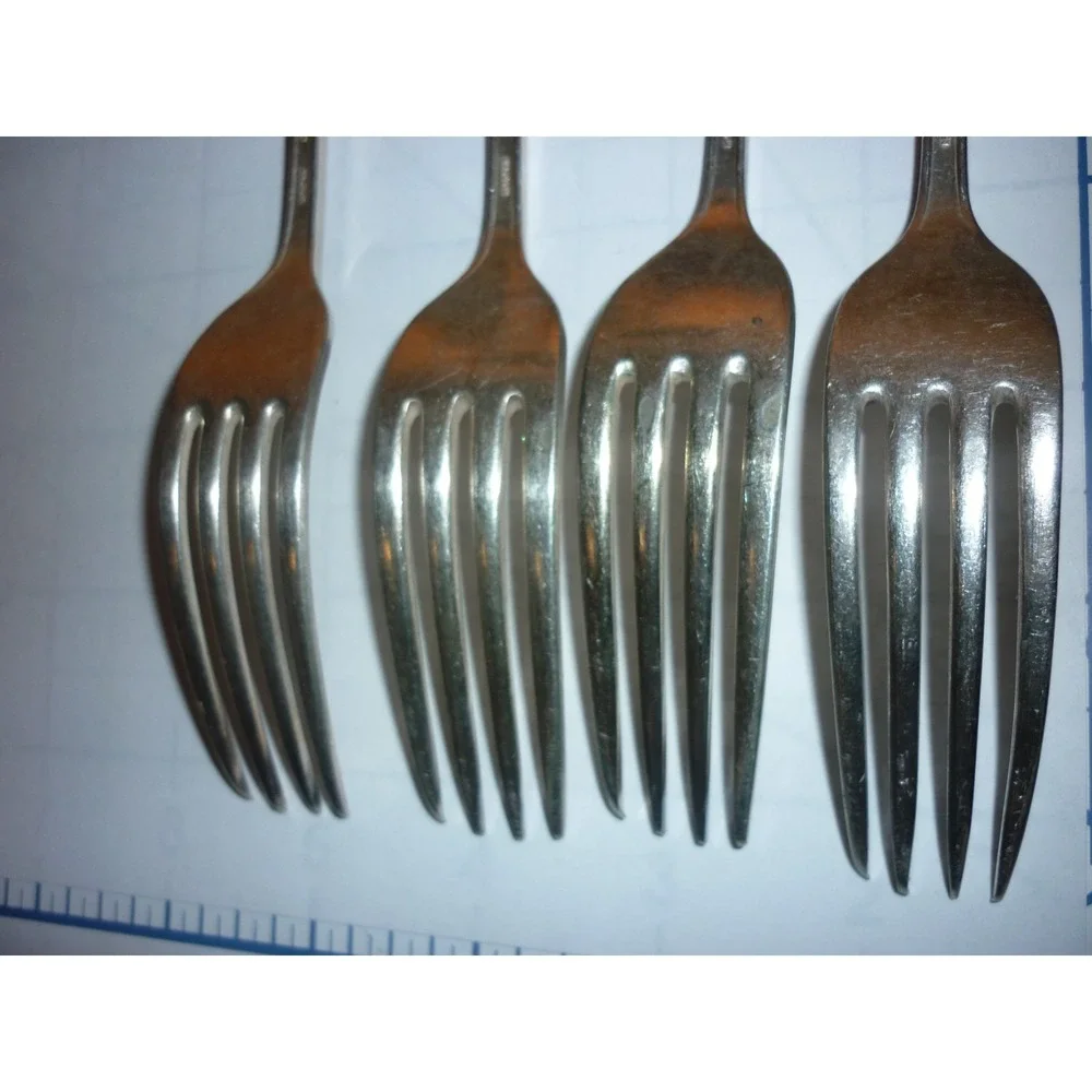 Set of 4 Sheffield England Silverplate Dinner Forks Cheltenham‎